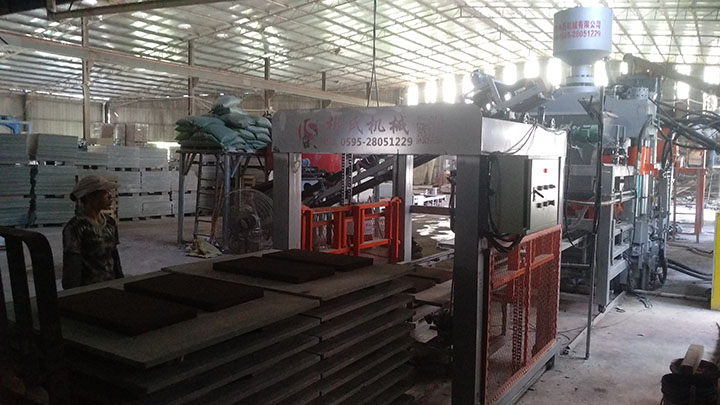 PC仿石磚機(jī)運(yùn)用