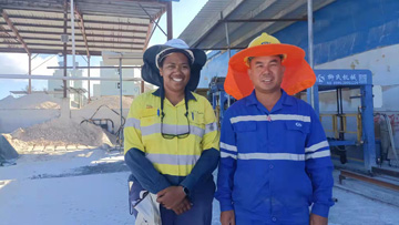 瑙魯碼頭免燒磚生產現(xiàn)場