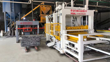 PC磚、透水磚生產(chǎn)現(xiàn)場(chǎng)