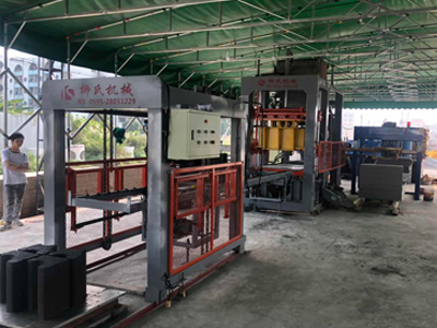 路沿石、護(hù)坡磚、擋土磚生產(chǎn)效果